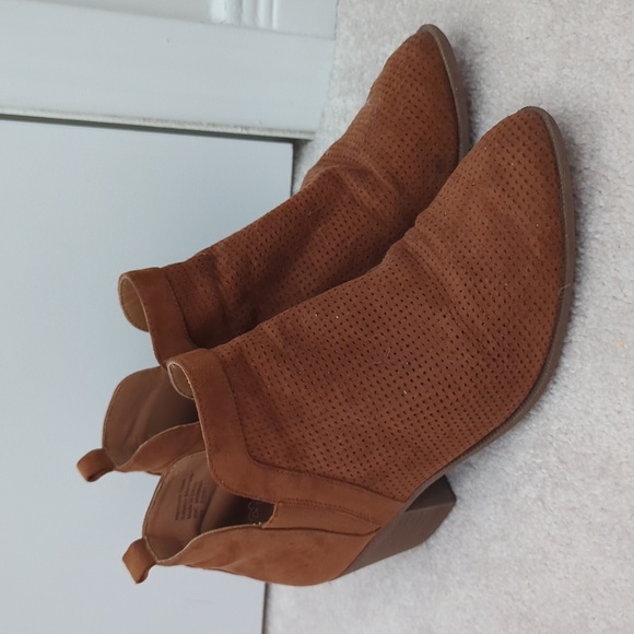 Ankle Boots - Picture 1 of 6